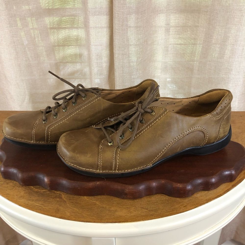 𝅺UNSTRUCTURED by Clark’s lace up distressed loafers size 8